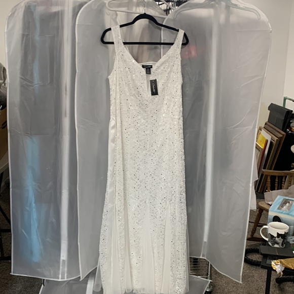 Lace and sequin v-neck gown - Picture 3 of 3